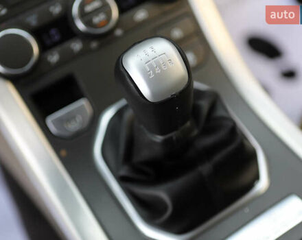 Білий Ленд Ровер Рендж Ровер Евок, об'ємом двигуна 2.18 л та пробігом 108 тис. км за 18999 $, фото 83 на Automoto.ua