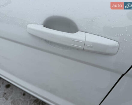 Білий Ленд Ровер Рендж Ровер Евок, об'ємом двигуна 0 л та пробігом 133 тис. км за 19999 $, фото 4 на Automoto.ua