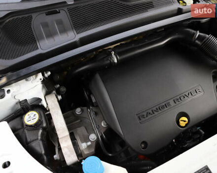 Білий Ленд Ровер Рендж Ровер Евок, об'ємом двигуна 2.18 л та пробігом 108 тис. км за 18999 $, фото 110 на Automoto.ua