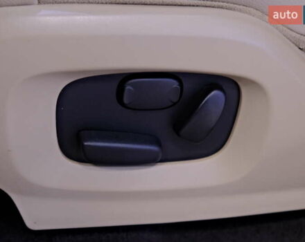 Білий Ленд Ровер Рендж Ровер Евок, об'ємом двигуна 2 л та пробігом 127 тис. км за 14900 $, фото 27 на Automoto.ua