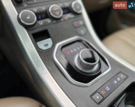 Білий Ленд Ровер Рендж Ровер Евок, об'ємом двигуна 2 л та пробігом 133 тис. км за 16500 $, фото 15 на Automoto.ua