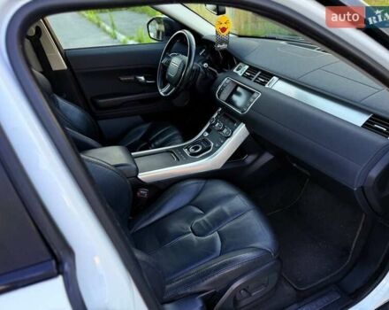 Білий Ленд Ровер Рендж Ровер Евок, об'ємом двигуна 2 л та пробігом 212 тис. км за 16800 $, фото 20 на Automoto.ua