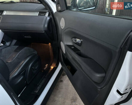 Білий Ленд Ровер Рендж Ровер Евок, об'ємом двигуна 2 л та пробігом 239 тис. км за 16000 $, фото 25 на Automoto.ua