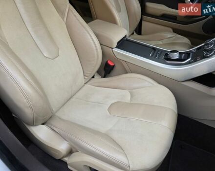 Білий Ленд Ровер Рендж Ровер Евок, об'ємом двигуна 2 л та пробігом 120 тис. км за 14600 $, фото 37 на Automoto.ua