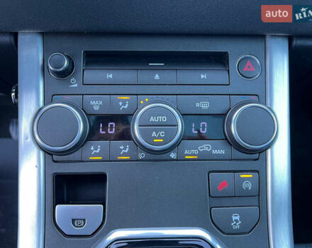 Белый Ленд Ровер Рендж Ровер Эвок, объемом двигателя 2 л и пробегом 84 тыс. км за 17800 $, фото 15 на Automoto.ua