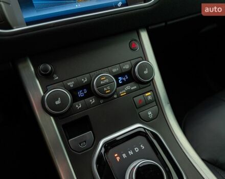 Белый Ленд Ровер Рендж Ровер Эвок, объемом двигателя 2.2 л и пробегом 113 тыс. км за 20724 $, фото 17 на Automoto.ua