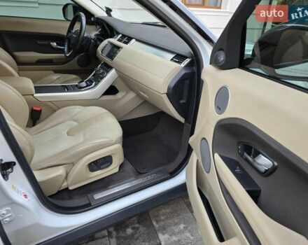 Білий Ленд Ровер Рендж Ровер Евок, об'ємом двигуна 2 л та пробігом 120 тис. км за 14600 $, фото 35 на Automoto.ua