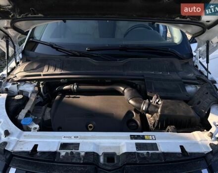 Белый Ленд Ровер Рендж Ровер Эвок, объемом двигателя 2.18 л и пробегом 126 тыс. км за 27000 $, фото 16 на Automoto.ua