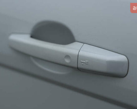 Білий Ленд Ровер Рендж Ровер Евок, об'ємом двигуна 2 л та пробігом 165 тис. км за 15400 $, фото 8 на Automoto.ua