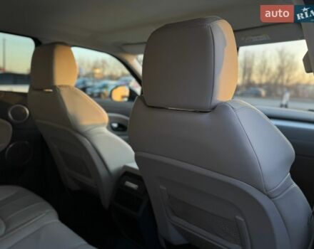 Білий Ленд Ровер Рендж Ровер Евок, об'ємом двигуна 2 л та пробігом 159 тис. км за 18999 $, фото 28 на Automoto.ua