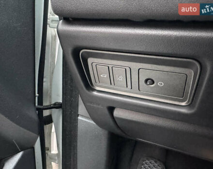 Білий Ленд Ровер Рендж Ровер Евок, об'ємом двигуна 2 л та пробігом 180 тис. км за 23200 $, фото 19 на Automoto.ua