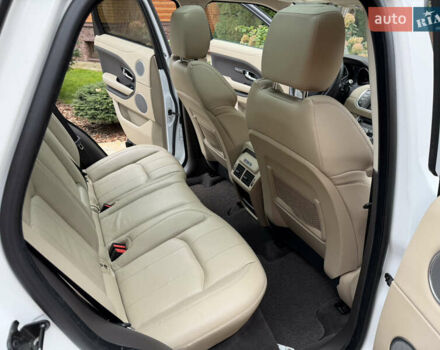 Белый Ленд Ровер Рендж Ровер Эвок, объемом двигателя 2 л и пробегом 56 тыс. км за 21300 $, фото 16 на Automoto.ua