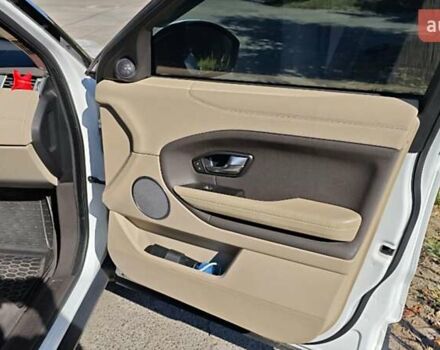 Белый Ленд Ровер Рендж Ровер Эвок, объемом двигателя 2.18 л и пробегом 90 тыс. км за 26500 $, фото 4 на Automoto.ua