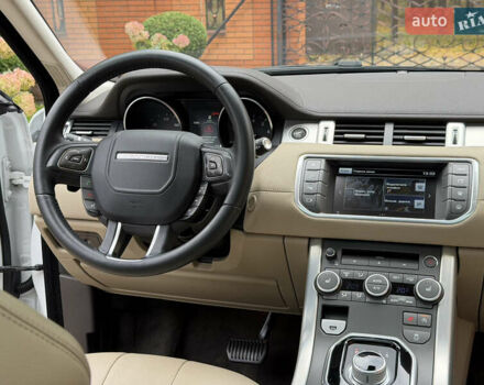 Белый Ленд Ровер Рендж Ровер Эвок, объемом двигателя 2 л и пробегом 56 тыс. км за 21300 $, фото 28 на Automoto.ua