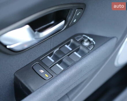 Білий Ленд Ровер Рендж Ровер Евок, об'ємом двигуна 2.2 л та пробігом 94 тис. км за 23899 $, фото 79 на Automoto.ua