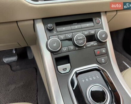 Белый Ленд Ровер Рендж Ровер Эвок, объемом двигателя 2 л и пробегом 56 тыс. км за 21300 $, фото 31 на Automoto.ua