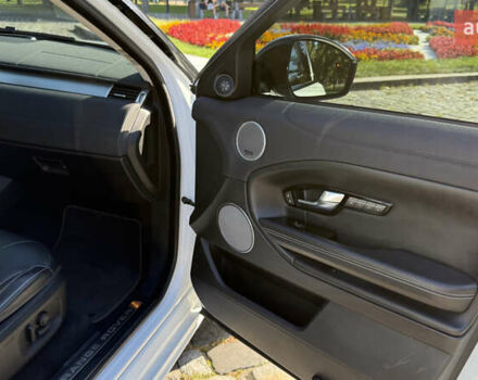 Ленд Ровер Рендж Ровер Эвок 2016 в Киеве на Automoto.ua Белый Ленд Ровер Рендж Ровер Эвок, объемом двигателя 2 л и пробегом 130 тыс. км за 23000 $, фото 11 на Automoto.ua