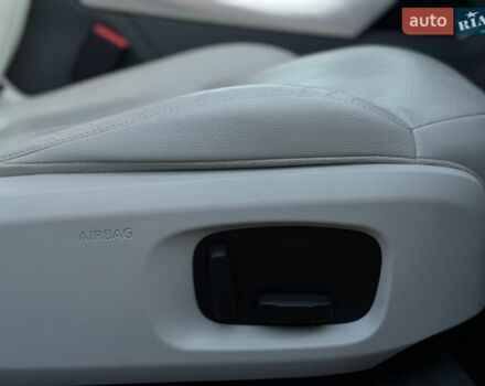 Білий Ленд Ровер Рендж Ровер Евок, об'ємом двигуна 2 л та пробігом 159 тис. км за 18999 $, фото 31 на Automoto.ua