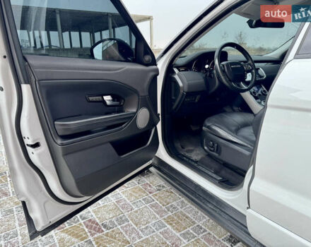 Білий Ленд Ровер Рендж Ровер Евок, об'ємом двигуна 2 л та пробігом 180 тис. км за 23200 $, фото 21 на Automoto.ua