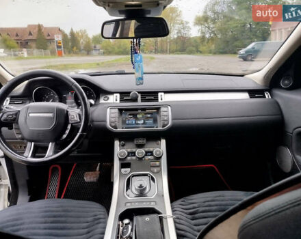 Ленд Ровер Рендж Ровер Эвок 2016 в Рожнятове на Automoto.ua Белый Ленд Ровер Рендж Ровер Эвок, объемом двигателя 2.2 л и пробегом 100 тыс. км за 28500 $, фото 19 на Automoto.ua