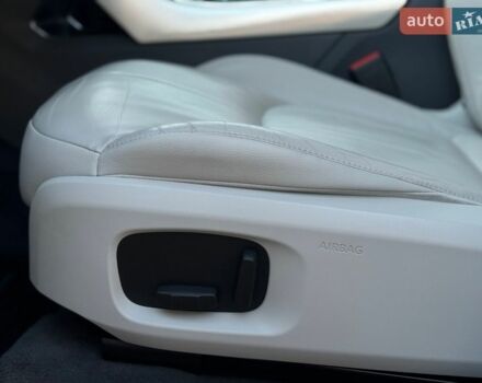 Білий Ленд Ровер Рендж Ровер Евок, об'ємом двигуна 2 л та пробігом 159 тис. км за 18999 $, фото 12 на Automoto.ua