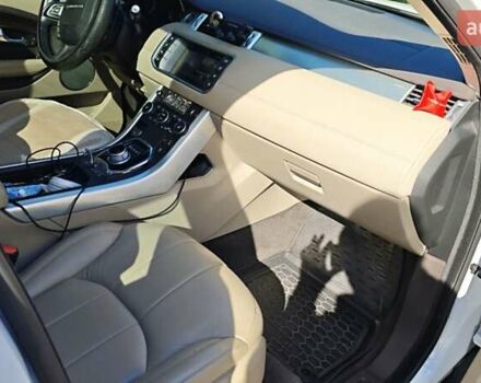 Белый Ленд Ровер Рендж Ровер Эвок, объемом двигателя 2.18 л и пробегом 90 тыс. км за 26500 $, фото 3 на Automoto.ua