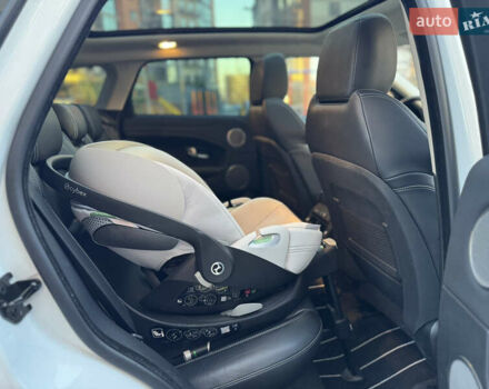 Белый Ленд Ровер Рендж Ровер Эвок, объемом двигателя 2 л и пробегом 117 тыс. км за 25250 $, фото 41 на Automoto.ua