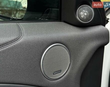 Білий Ленд Ровер Рендж Ровер Евок, об'ємом двигуна 2 л та пробігом 121 тис. км за 20240 $, фото 17 на Automoto.ua