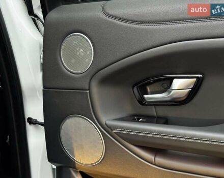 Білий Ленд Ровер Рендж Ровер Евок, об'ємом двигуна 2 л та пробігом 121 тис. км за 20240 $, фото 35 на Automoto.ua