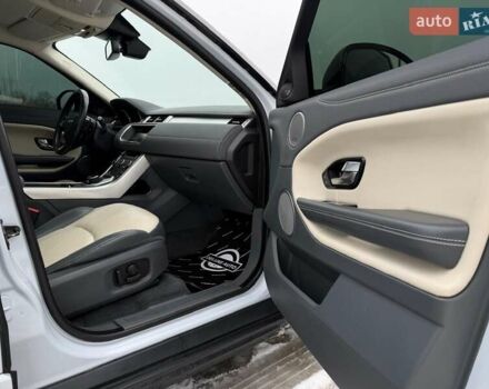 Білий Ленд Ровер Рендж Ровер Евок, об'ємом двигуна 2 л та пробігом 147 тис. км за 23500 $, фото 58 на Automoto.ua