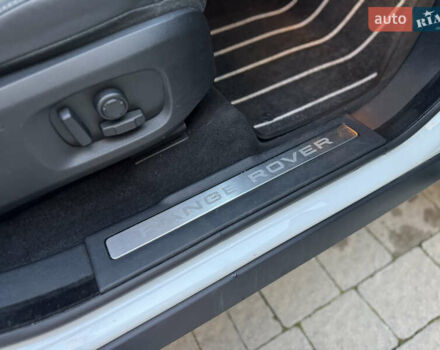 Белый Ленд Ровер Рендж Ровер Эвок, объемом двигателя 2 л и пробегом 117 тыс. км за 25250 $, фото 37 на Automoto.ua
