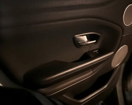 Белый Ленд Ровер Рендж Ровер Эвок, объемом двигателя 2 л и пробегом 206 тыс. км за 24000 $, фото 9 на Automoto.ua