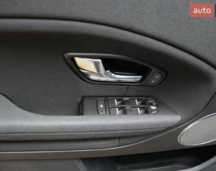 Белый Ленд Ровер Рендж Ровер Эвок, объемом двигателя 2 л и пробегом 67 тыс. км за 28900 $, фото 10 на Automoto.ua