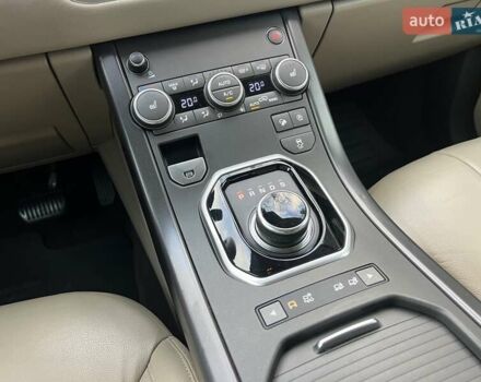 Білий Ленд Ровер Рендж Ровер Евок, об'ємом двигуна 2 л та пробігом 56 тис. км за 26400 $, фото 23 на Automoto.ua