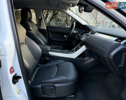 Білий Ленд Ровер Рендж Ровер Евок, об'ємом двигуна 2 л та пробігом 74 тис. км за 24500 $, фото 34 на Automoto.ua