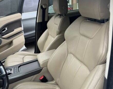 Белый Ленд Ровер Рендж Ровер Эвок, объемом двигателя 2.5 л и пробегом 90 тыс. км за 21500 $, фото 4 на Automoto.ua