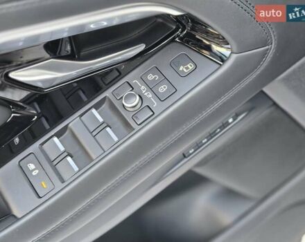 Белый Ленд Ровер Рендж Ровер Эвок, объемом двигателя 2 л и пробегом 54 тыс. км за 33599 $, фото 8 на Automoto.ua