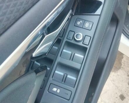 Білий Ленд Ровер Рендж Ровер Евок, об'ємом двигуна 2 л та пробігом 103 тис. км за 27600 $, фото 9 на Automoto.ua