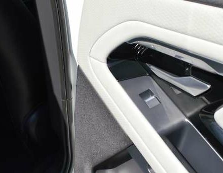 Білий Ленд Ровер Рендж Ровер Евок, об'ємом двигуна 2 л та пробігом 70 тис. км за 33900 $, фото 42 на Automoto.ua