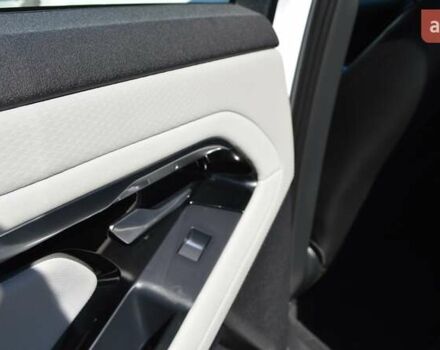 Білий Ленд Ровер Рендж Ровер Евок, об'ємом двигуна 2 л та пробігом 70 тис. км за 33900 $, фото 45 на Automoto.ua