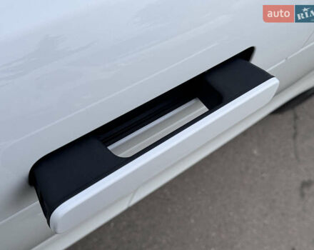 Білий Ленд Ровер Рендж Ровер Евок, об'ємом двигуна 2 л та пробігом 40 тис. км за 29990 $, фото 31 на Automoto.ua