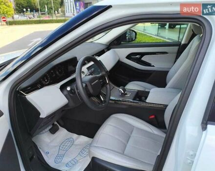 Ленд Ровер Рендж Ровер Эвок 2024 в Киеве на Automoto.ua Белый Ленд Ровер Рендж Ровер Эвок, объемом двигателя 2 л и пробегом 12 тыс. км за 58219 $, фото 6 на Automoto.ua