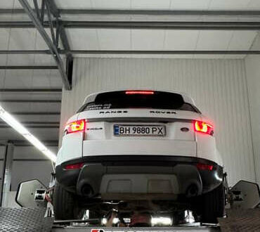 Белый Ленд Ровер Рендж Ровер Эвок, объемом двигателя 2 л и пробегом 234 тыс. км за 14500 $, фото 1 на Automoto.ua