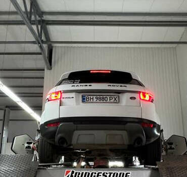 Белый Ленд Ровер Рендж Ровер Эвок, объемом двигателя 2 л и пробегом 234 тыс. км за 14500 $, фото 1 на Automoto.ua