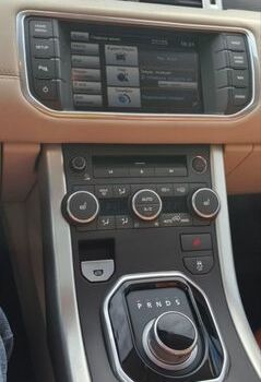 Чорний Ленд Ровер Рендж Ровер Евок, об'ємом двигуна 2.18 л та пробігом 286 тис. км за 17800 $, фото 4 на Automoto.ua