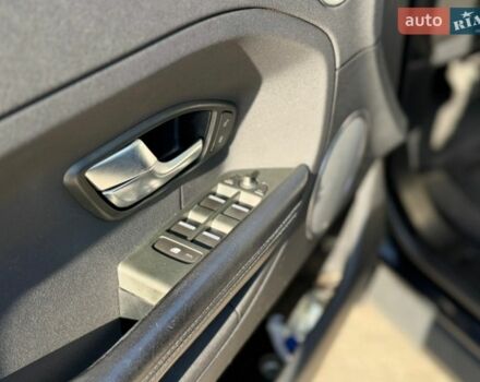 Черный Ленд Ровер Рендж Ровер Эвок, объемом двигателя 2.2 л и пробегом 221 тыс. км за 13900 $, фото 3 на Automoto.ua