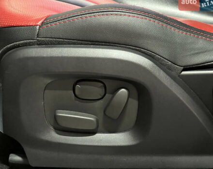 Чорний Ленд Ровер Рендж Ровер Евок, об'ємом двигуна 2 л та пробігом 125 тис. км за 17499 $, фото 9 на Automoto.ua