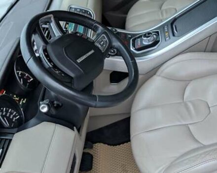 Черный Ленд Ровер Рендж Ровер Эвок, объемом двигателя 2 л и пробегом 229 тыс. км за 16333 $, фото 30 на Automoto.ua