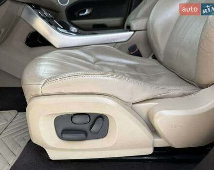 Чорний Ленд Ровер Рендж Ровер Евок, об'ємом двигуна 2.18 л та пробігом 182 тис. км за 18500 $, фото 12 на Automoto.ua