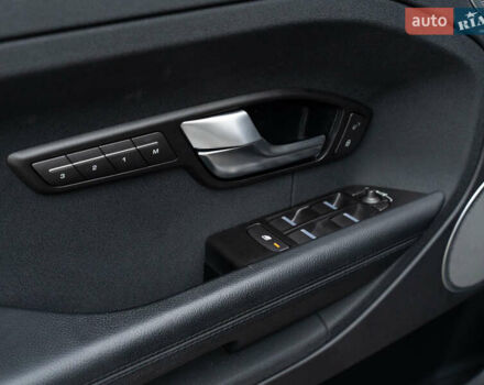 Черный Ленд Ровер Рендж Ровер Эвок, объемом двигателя 2.2 л и пробегом 133 тыс. км за 17900 $, фото 16 на Automoto.ua